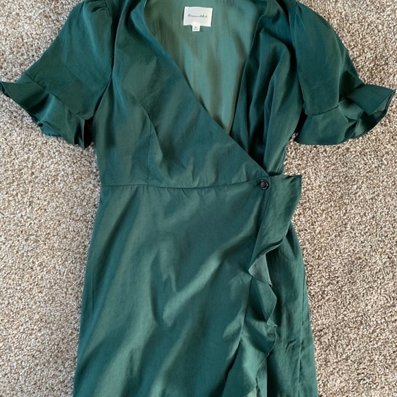 NWOT Line & Dot Green Mini Dress Wrap Dress Size Small Surplus Neckline Ruffles - Picture 6 of 8